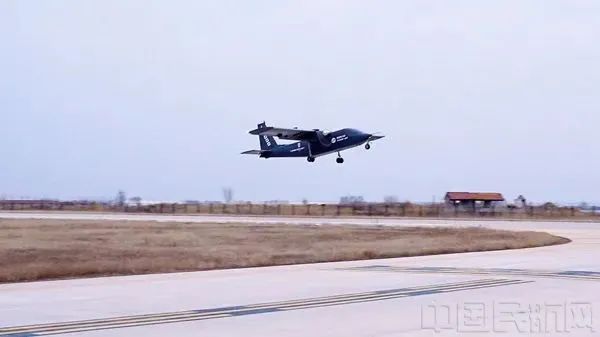 TP1000：让货物飞起来的无人运输机的首飞成功_无人送货飞机_无人运输机载货